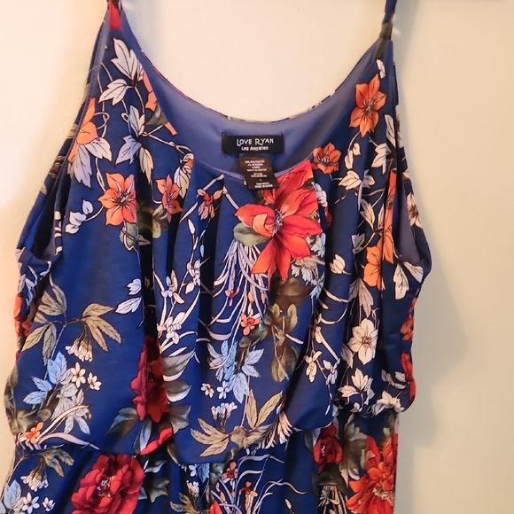 Elegant Floral Maxi Dress in Blue and Red - Picture 4 of 11